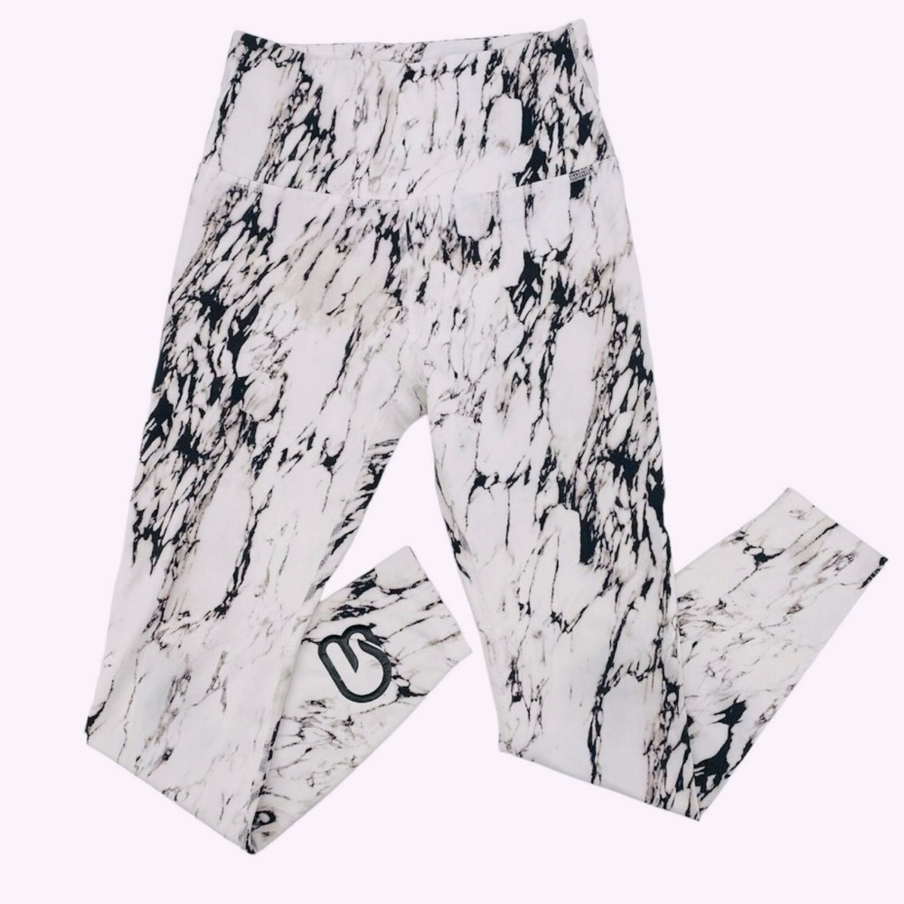 BEYOND YOGA 💥RARE💥 Olympus White & Black Marble High Waisted Midi Leggings - Picture 5 of 15
